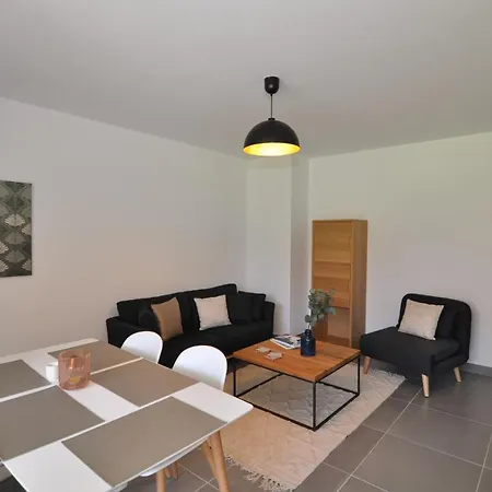 Apartment Fantastic Two-bedroom With Garden Near The *