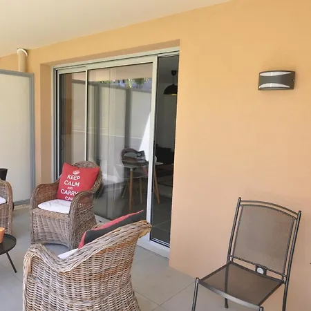 Fantastic Two-bedroom With Garden Near The