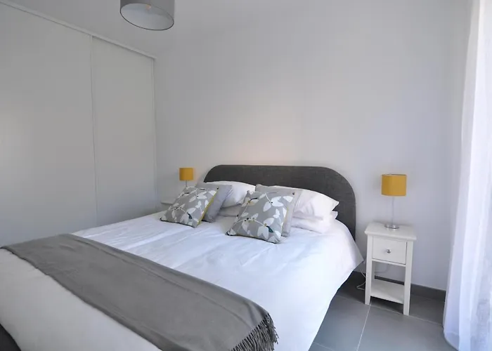 Appartement Fantastic Two-bedroom With Garden Near The *