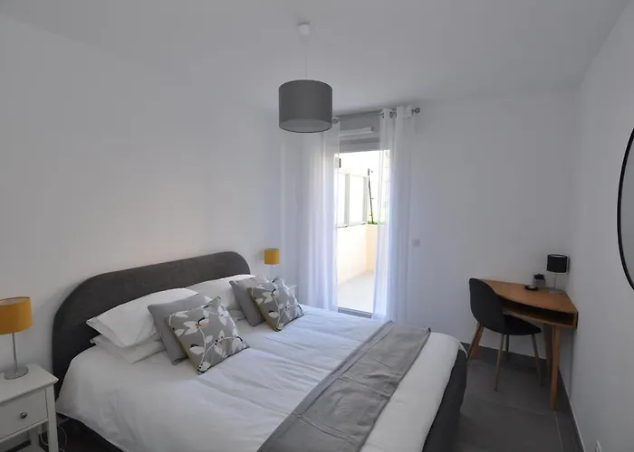 Appartement Fantastic Two-bedroom With Garden Near The *