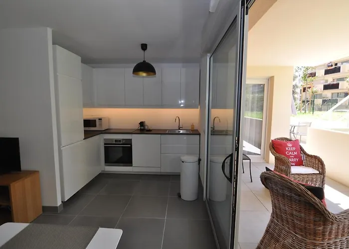 Appartement Fantastic Two-bedroom With Garden Near The *