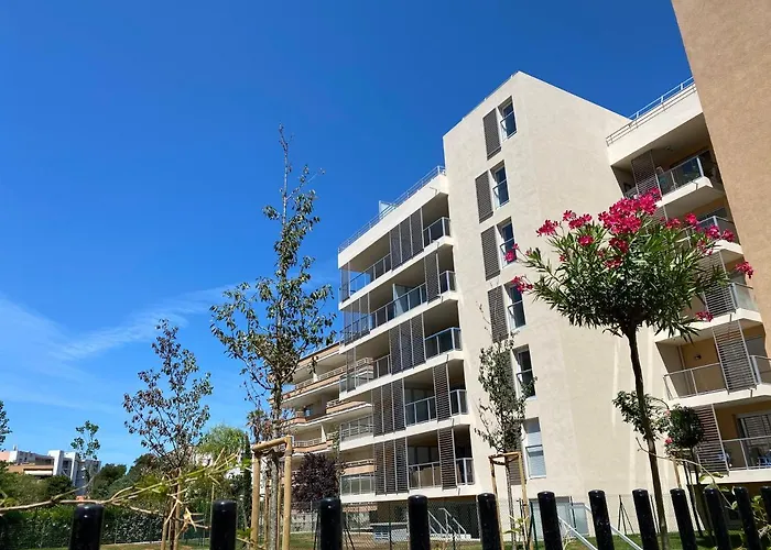 Fantastic Two-bedroom With Garden Near The Appartement Antibes