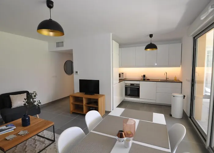 Fantastic Two-bedroom With Garden Near The Appartement
