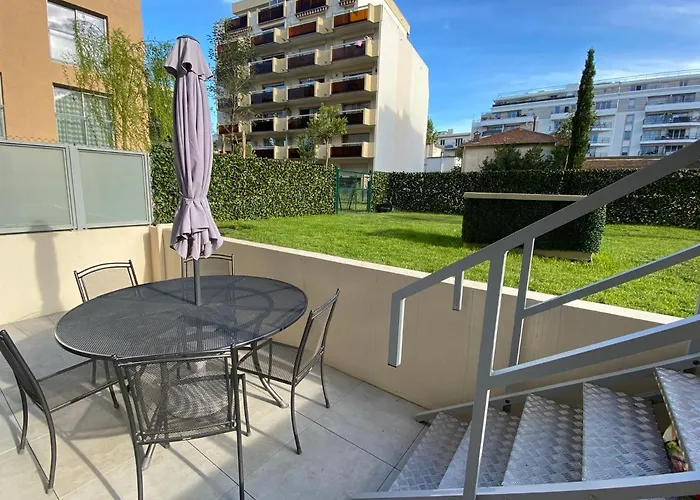 Fantastic Two-bedroom With Garden Near The Antibes